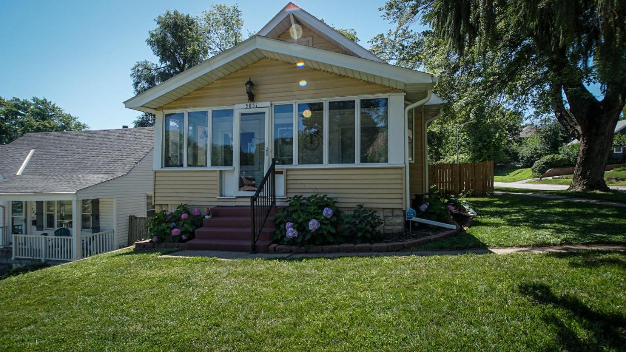 160Inch Home Movie Theater- Great For Movie Night! Omaha Exterior photo